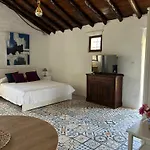 Santa Teresa, Casa Granada